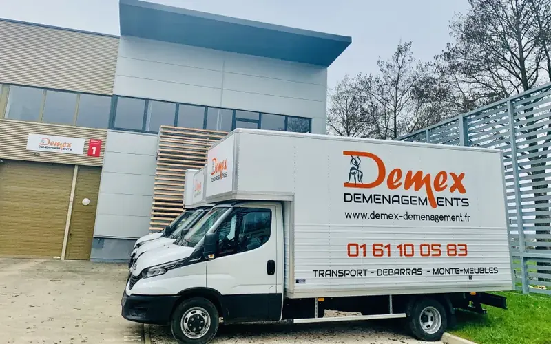 Agence DEMEX de Bailly-Romainvilliers et camion DEMEX